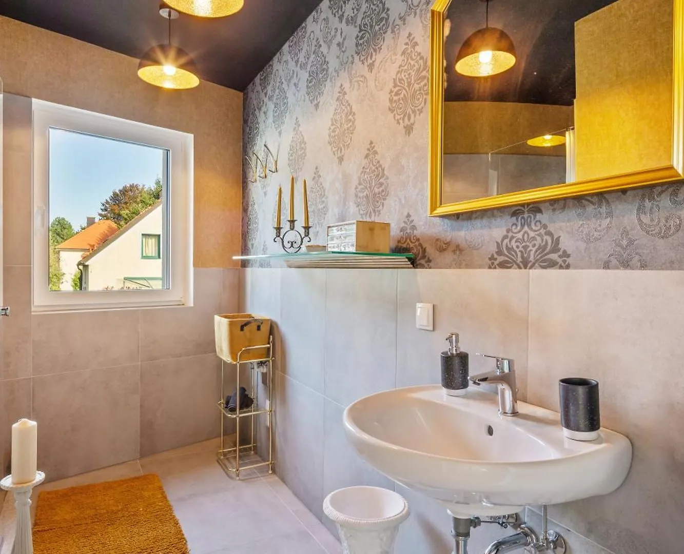 Black Suite - Whirlpool Terrace - Free Parking - Wifi Vienna 0*,  Austria